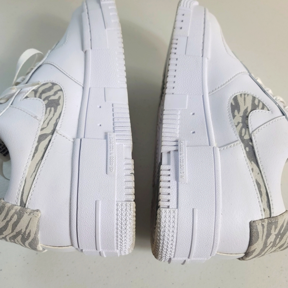 NIKE Air Force 1 White Pixel SE Zebra Sneakers - Picture 10 of 12
